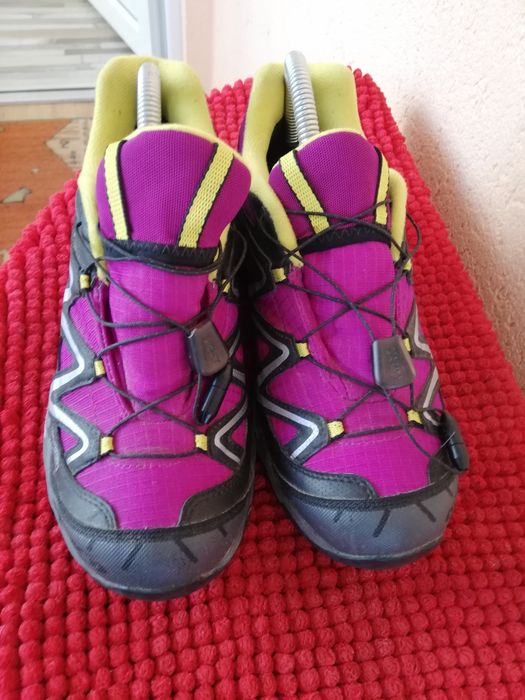 Adidași Salomon nr 37,5 dama