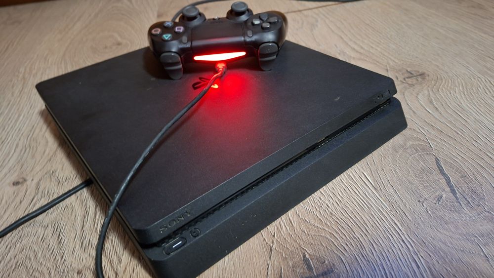 Vind ps4 slim 1tb cu 1 controler si FIFA 21
