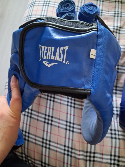 Продам шлем,перчатки