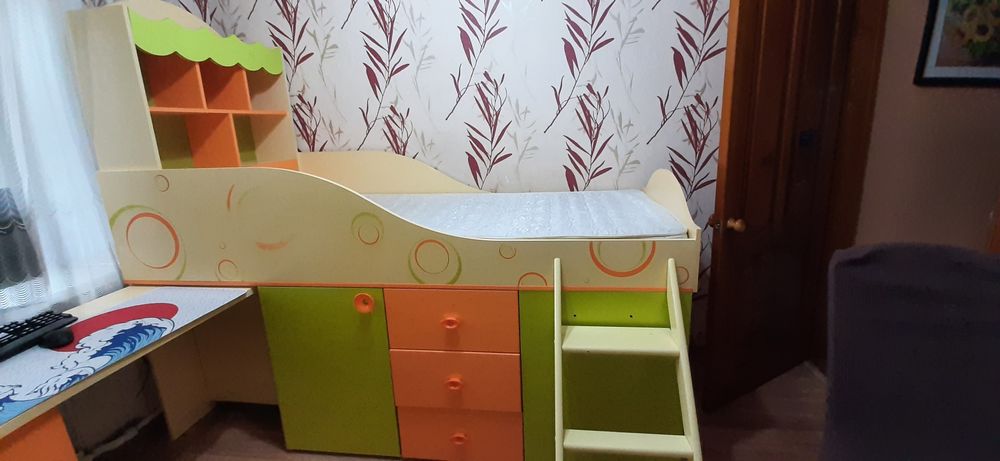 Детская кровать со столом