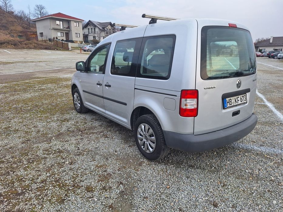 VW caddy 1,9 tdi 2010,5 locuri