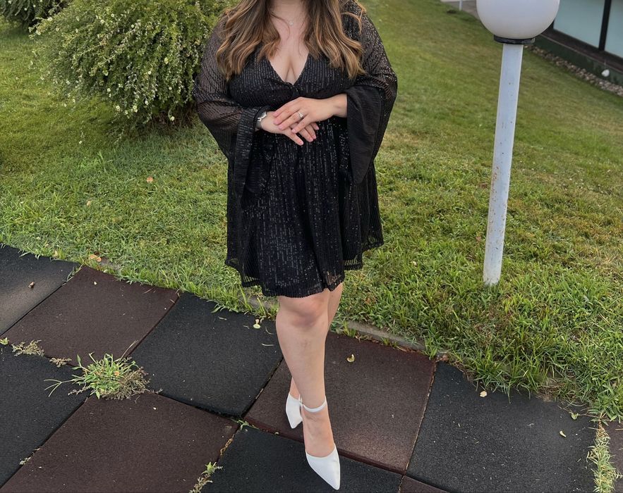 Черна рокля с пайети