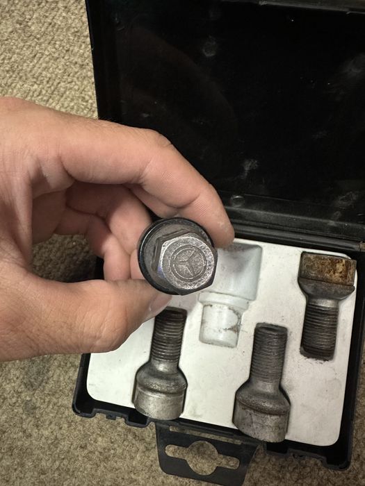 Оригинални секретни болтове за Mercedes