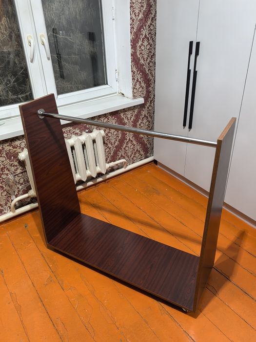 Балалар киимін іліп қоятын