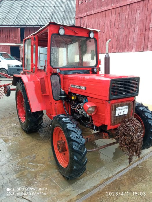 Tractor u445 4x4