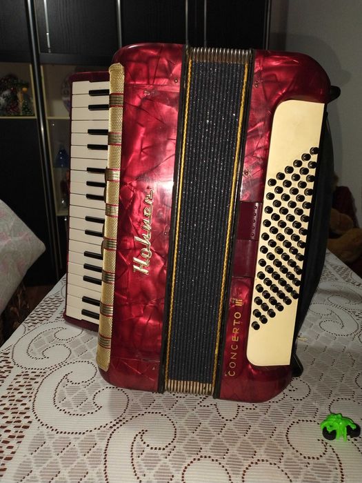 Vând acordeon ca nou