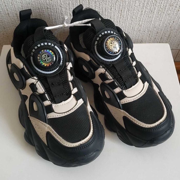 Детские кроссовки