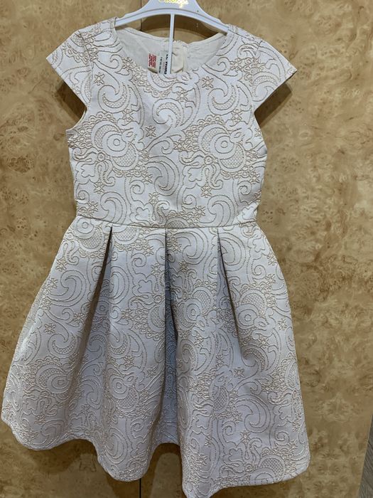 Платья на 6-8 лет фирменные