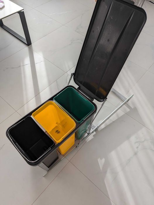 Кофа за вграждане Venus с издърпване – 3 x 8 л за разделно събиране