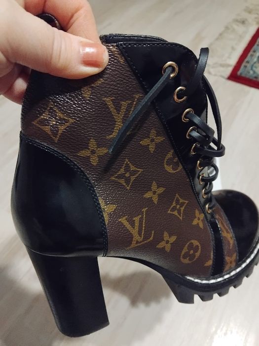 Ghetuțe damă Louis Vuitton purtate 2 ori  in stare impecabilă