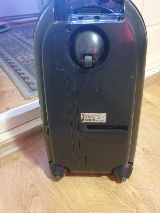 Aspirator Miele 1600 w in stare buna de functionare
