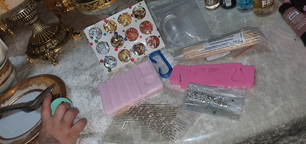 Маникюр и педикюр набор продаётся