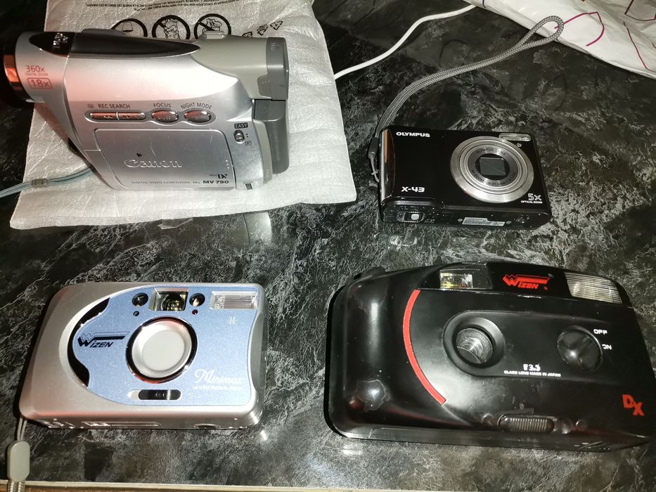 Casetofoane cu casti walkman/reportofoane camere foto/video