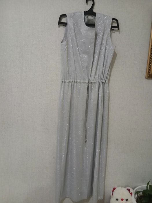 Продам платья вечерние