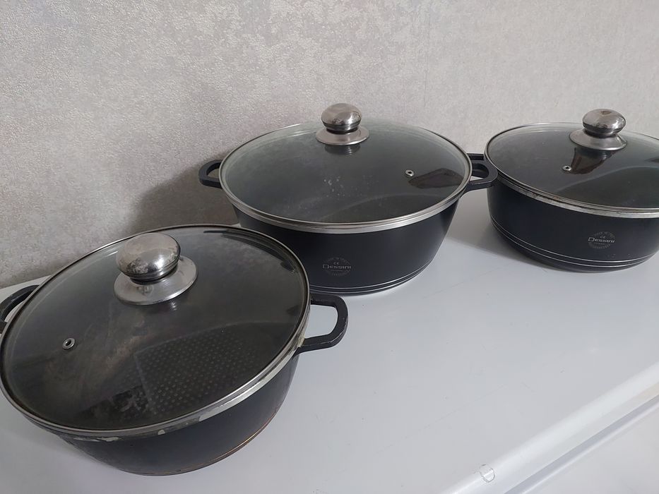 Кастрюли с крышками