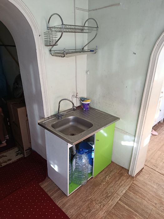 Denovda 1 xonali uy sotiladi