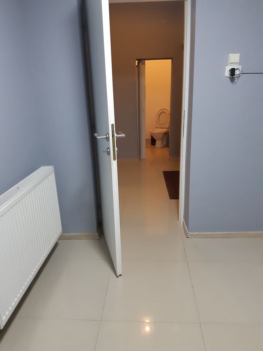 Inchiriez spatiu salon