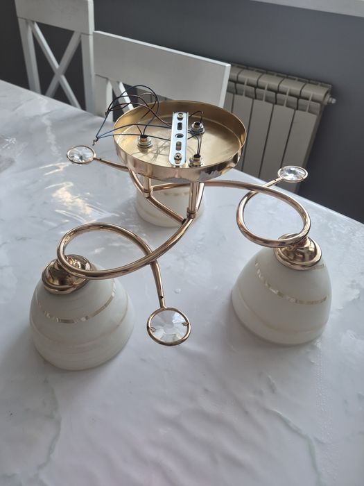 Люстра в хорошем состоянии