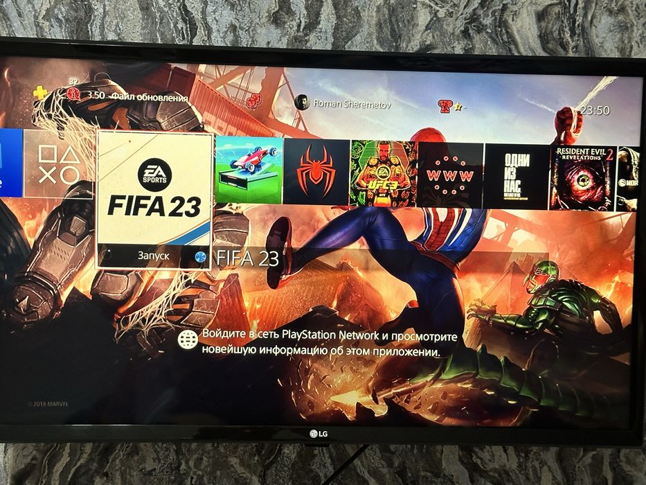 PlayStation 4 PRO 1TB и 2 джойстика