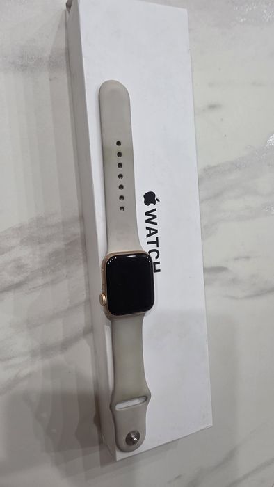 Продам часы apple wаtch 2022 года