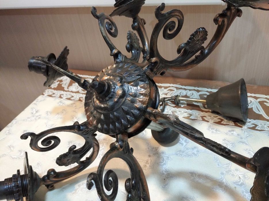 Люстра         .