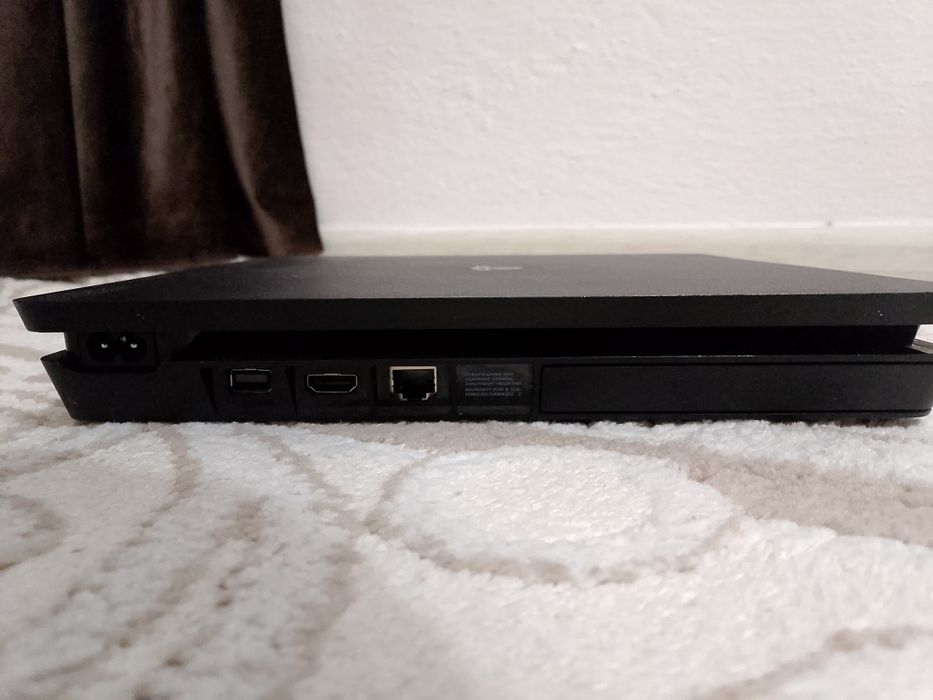 Playstation 4 slim