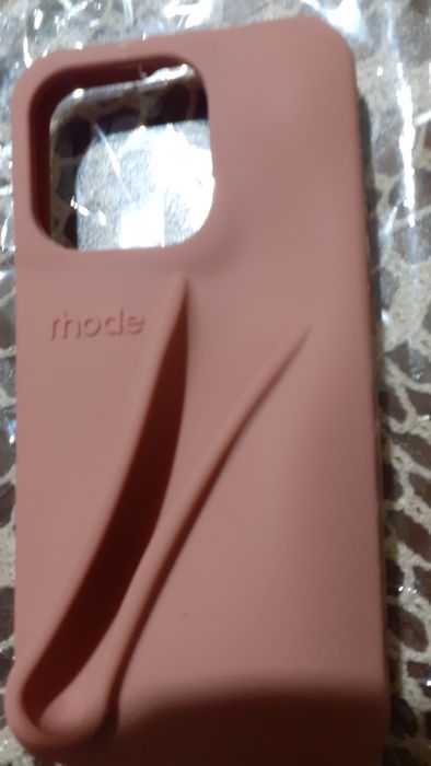 Rhode peptide lip tint гланц Lemontini 
Кейс Rhode за Iphone 14/15/16