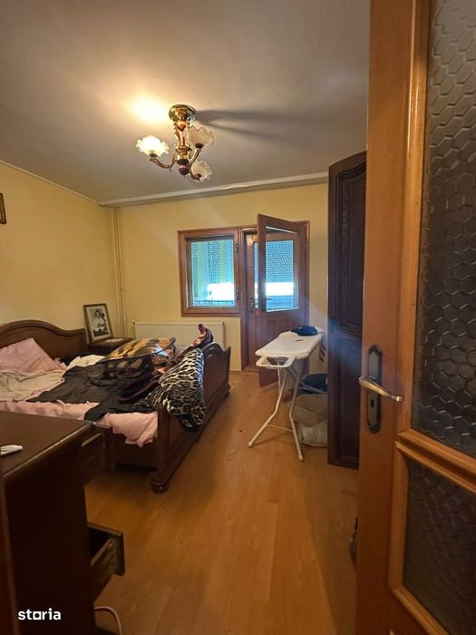 - Buzaului B-uri! Apartament 3 camere, etaj 2.