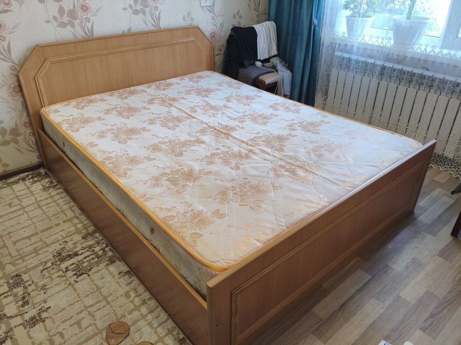 Продам Кровать двуспальную