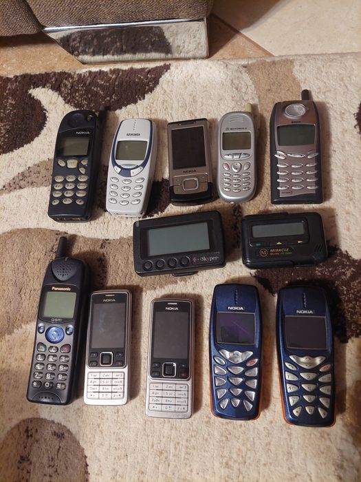 Colectie de telefoane vechi