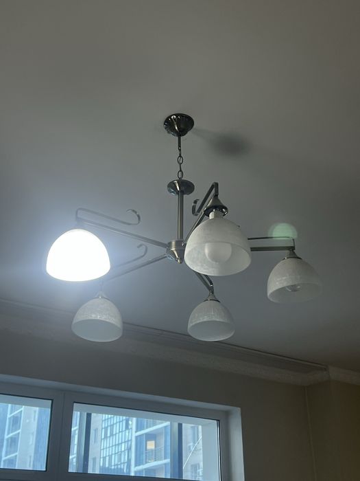 Люстры, софиты и настенные лампы — недорого