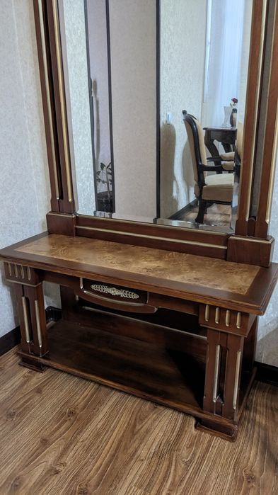 Антикварное трюмо после реставрации.Вся бронза,включая полоски, родная