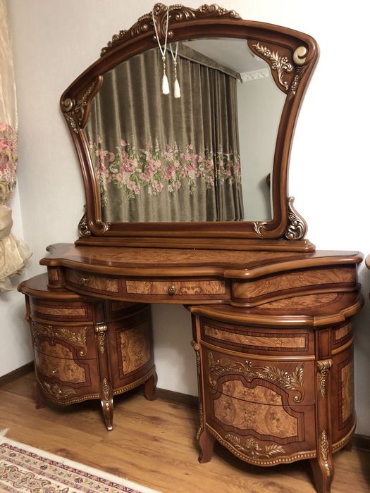 Спальный зеркало