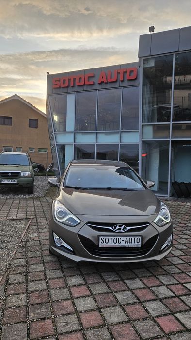 Hyundai I40, 1.6 Benzina, Sedan, 2 seturi de roti