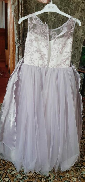 Срочно продам нарядное платье на девочку