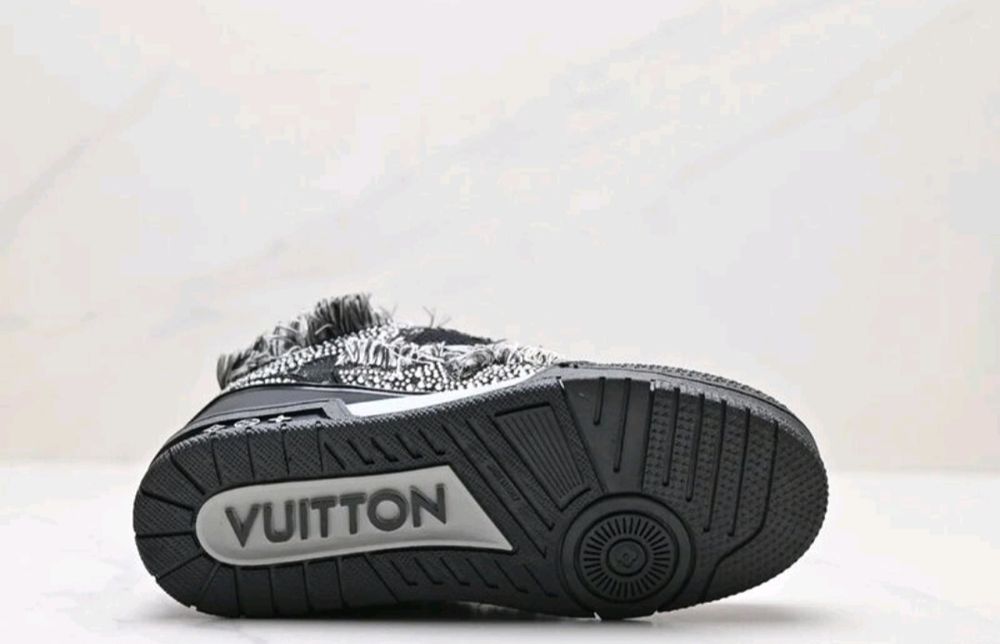 LOUIS VUITTON x Swarovski Skate Custom  Black 1854
