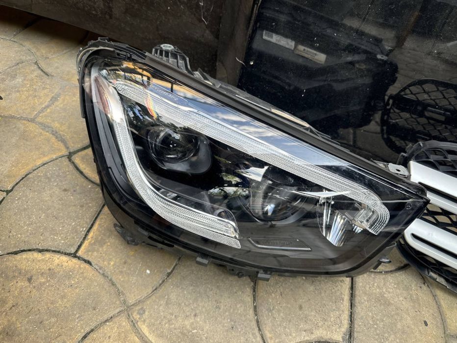 Far dreapta / capota / aripa dreapta / bara Mercedes GLC W253