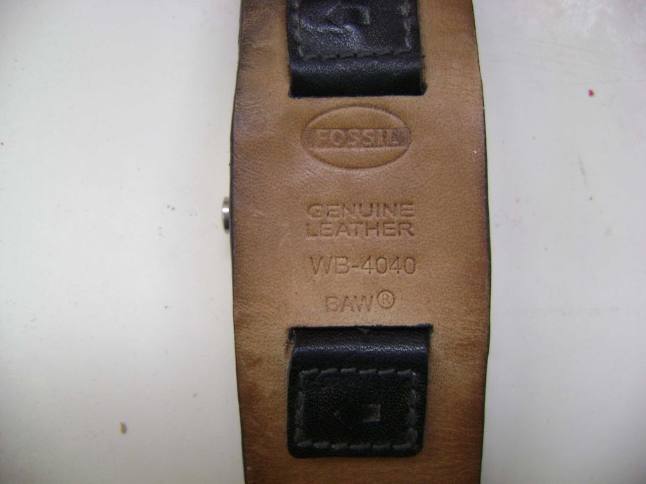 Продавам 5 броя кварцови часовника Fossil,Casio,Swatch