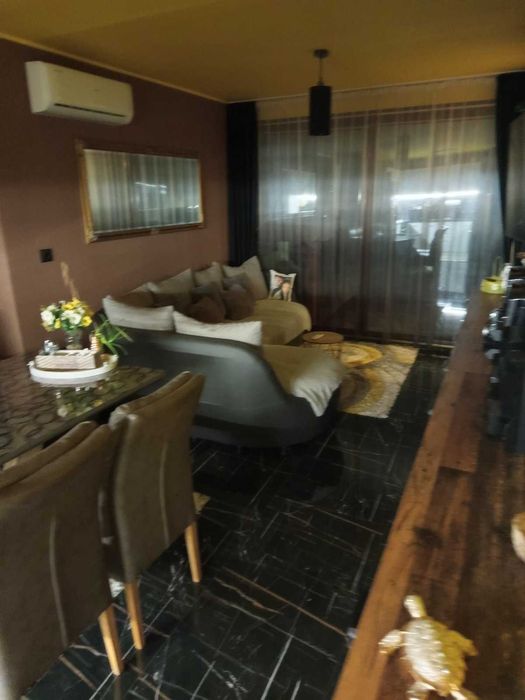 Продавам къща в гр. Костинброд