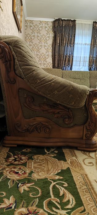 Мягкая мебель диван из ореха большого размера mebel divan yongoq