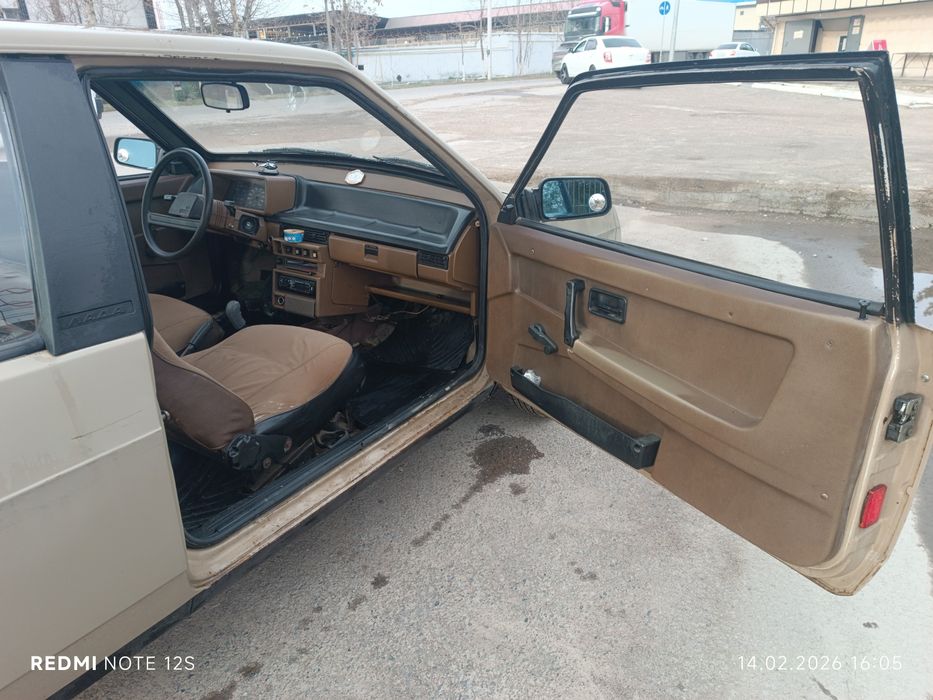 Лада Ваз 2108 Спутник 1987 года.