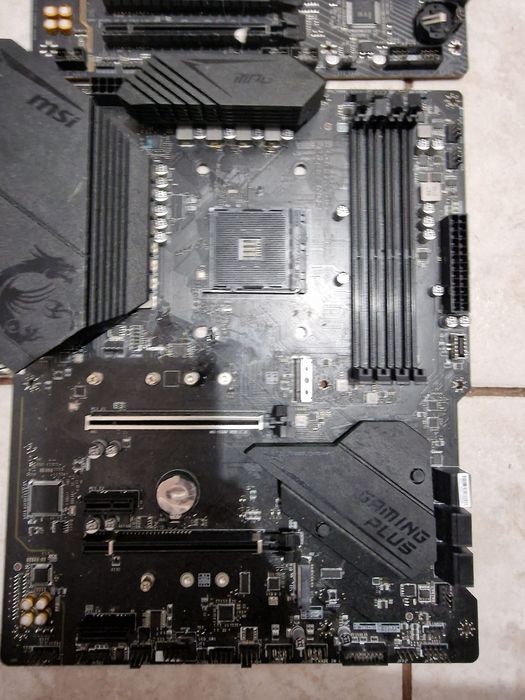 Lot Placi video defecte Rtx Rx R9 ,placi de baza Am5 Am4 12th gen pent