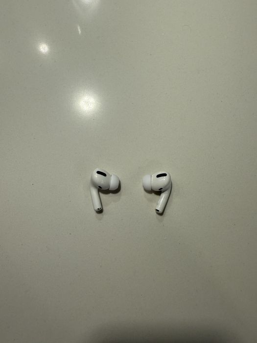 Apple Airpods Pro слушалки