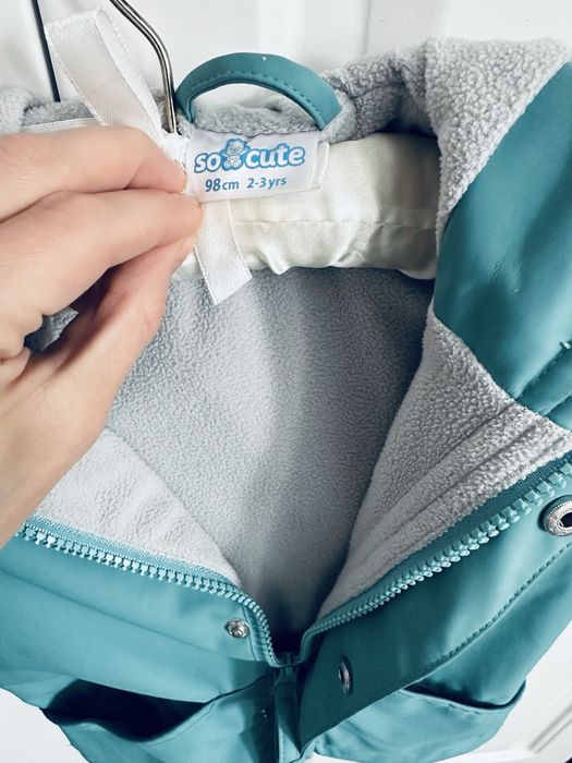 Geaca / jacheta / haina pentru copii , potrivita pentru 4/5 ani , impermeabila