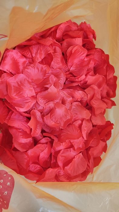 Лепестки роз (искусственные)