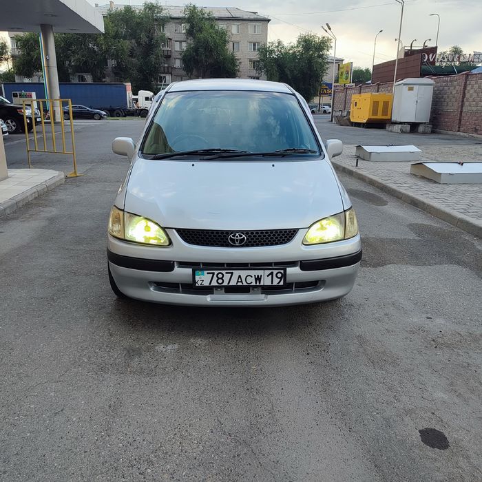 Продам срочно Тойота Спасио