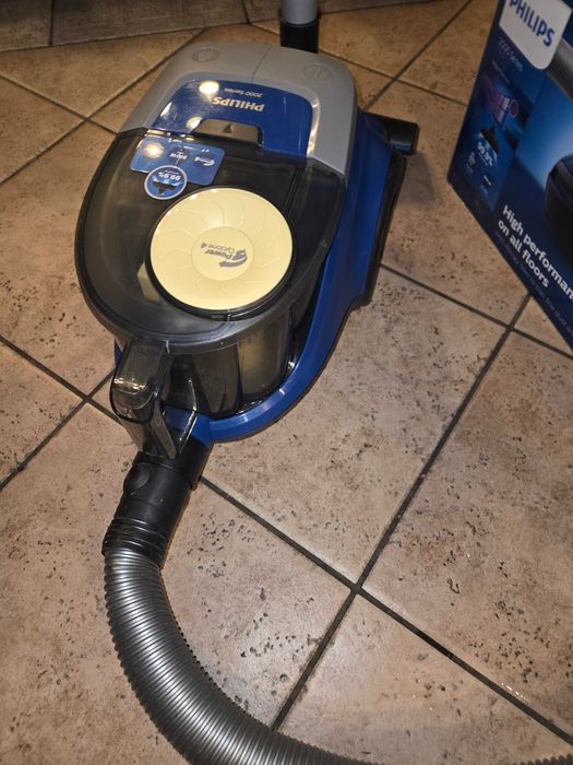 Прахосмукачка Phillips 2000series