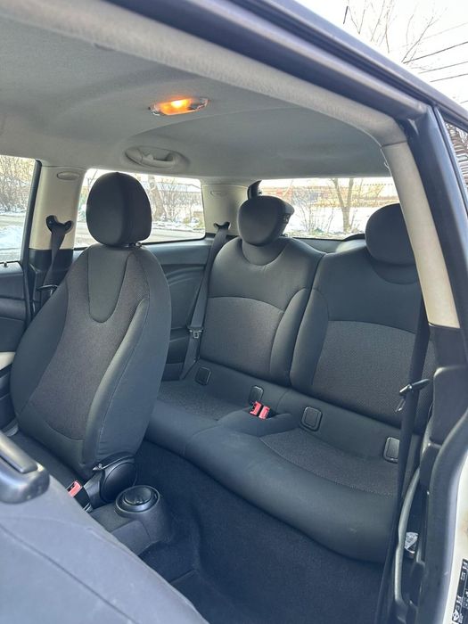 Mini Cooper One 2011 1.6 L benzina automat km reali stare impecabila