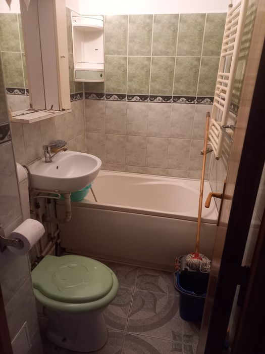 2  garsoniere de închiriat