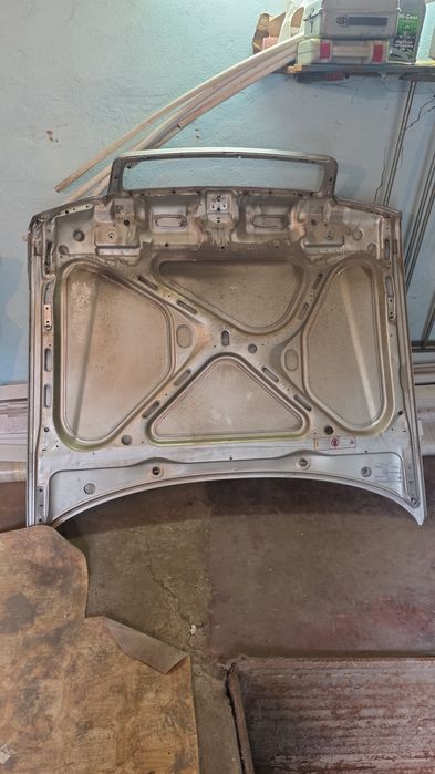 Капот на Ауди Audi 80 Б4